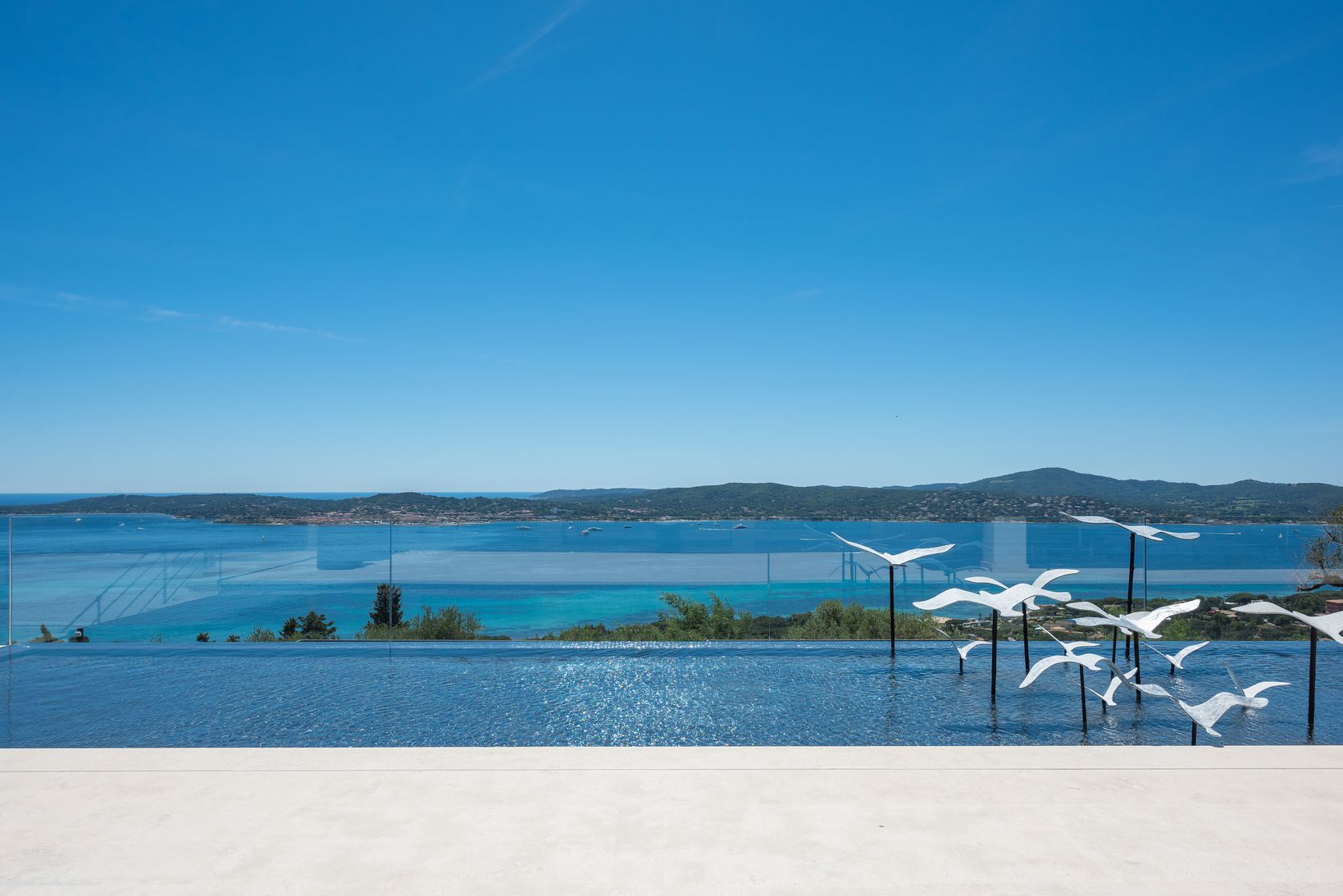 Port de Saint-Tropez – Agence immobilière spécialisée des villas de luxe - Homebooker St-Tropez 